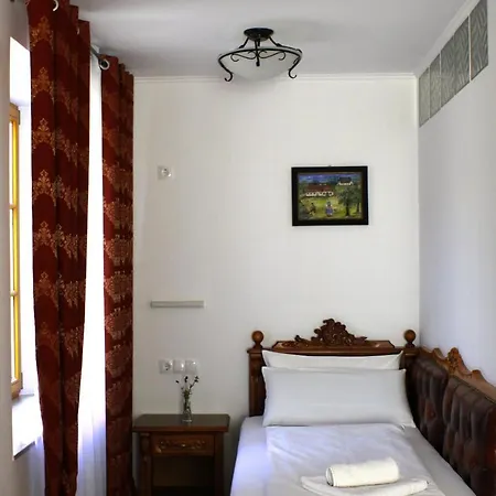 Viktoria Hotel 2*