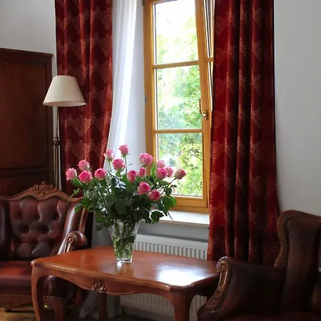 Viktoria Hotel 2*