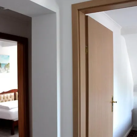 Viktoria Hotel 2*